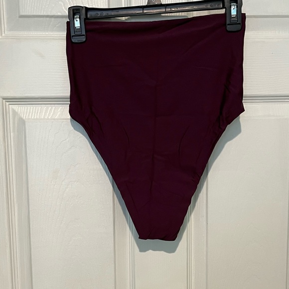 Gianni Bini Bathing Suit Bottoms. NWOT. Size Medium. - Picture 5 of 6